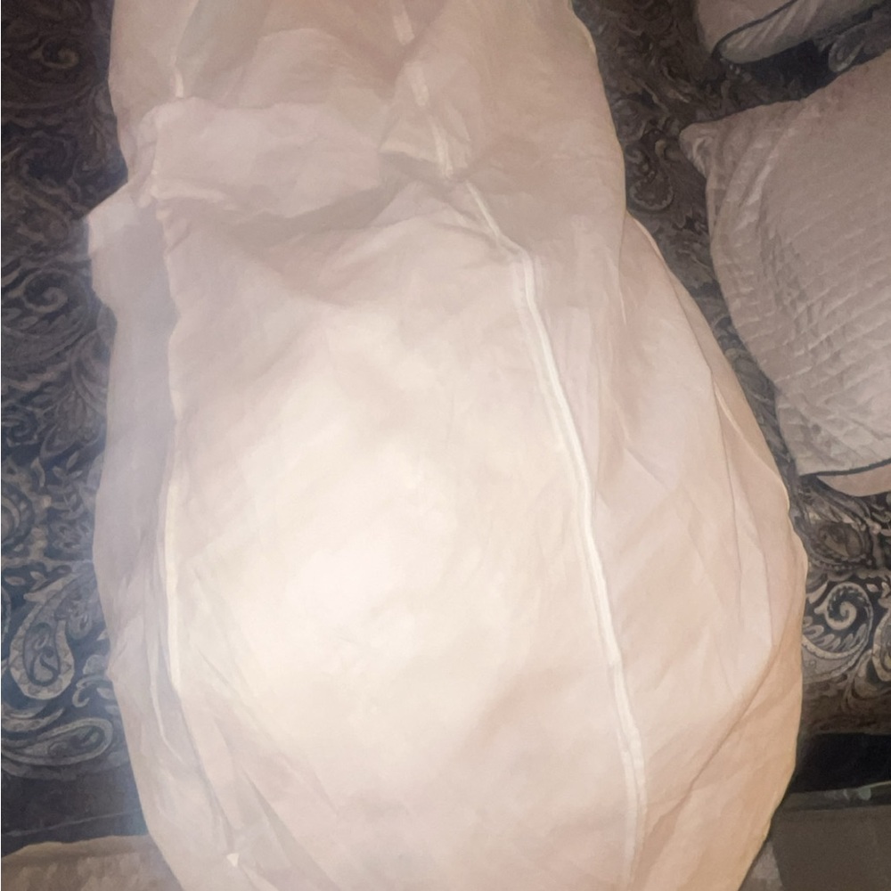 "Elegant 2016 Wedding Dress for Sale – Perfect Condition!" - Picture 4 of 8